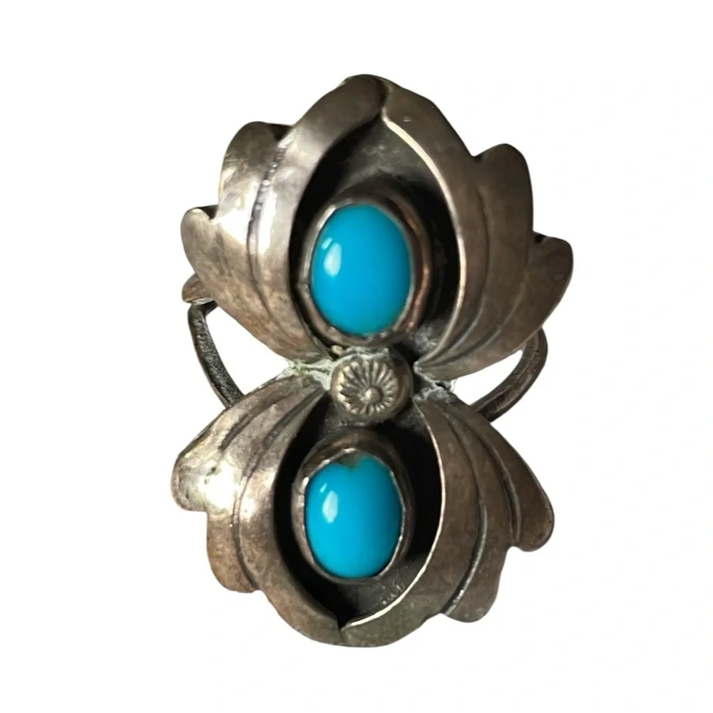 Vintage Shadowbox Silver and Turquoise Ring‎